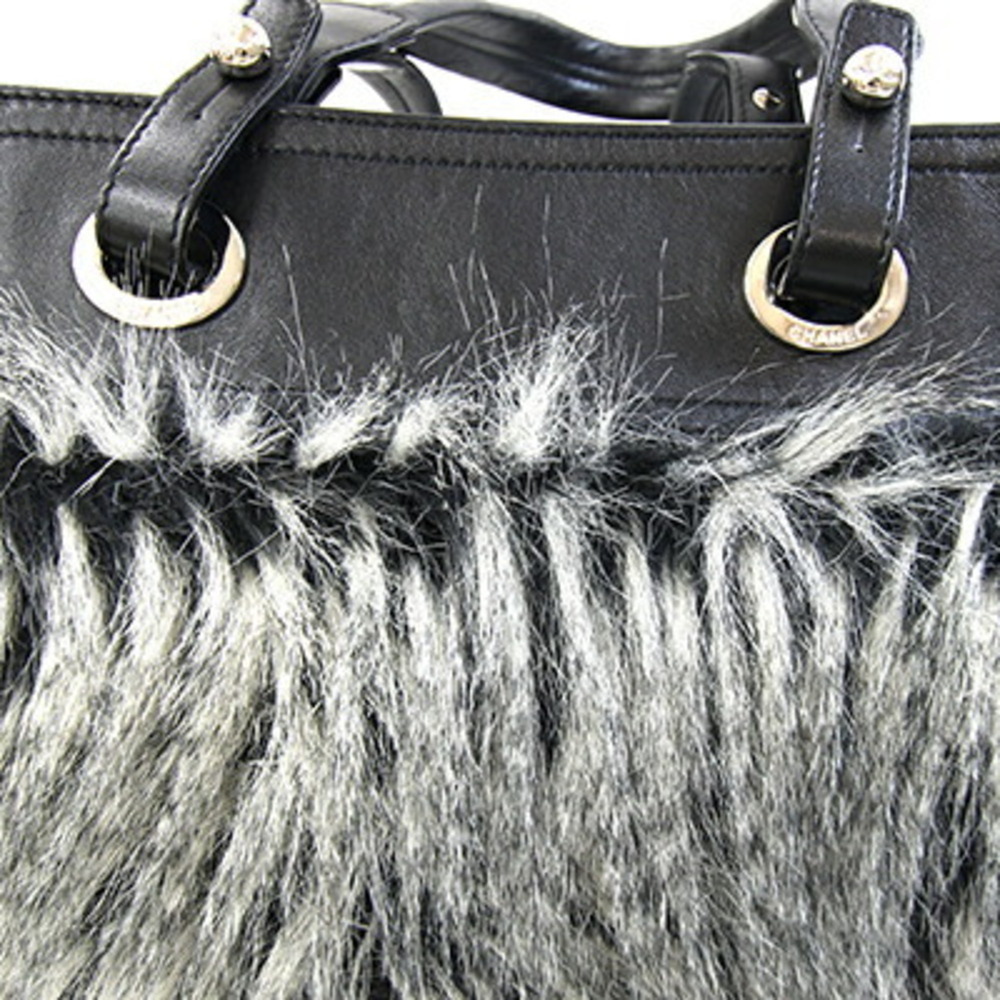 CHANEL Black Leather Logo Shoulder Bag - Picture 5 of 10